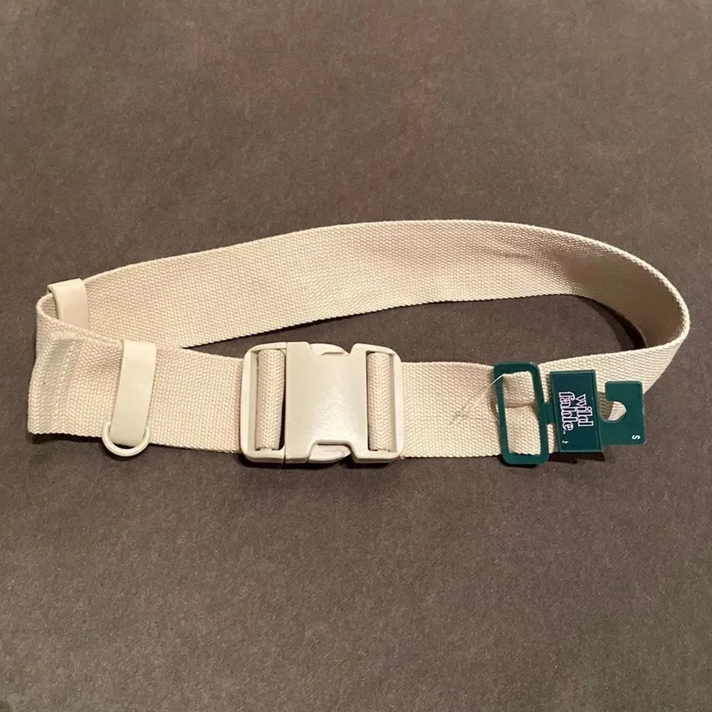 Women’s Tan Belt with Large Clip Buckle Adjustable Size L NWT